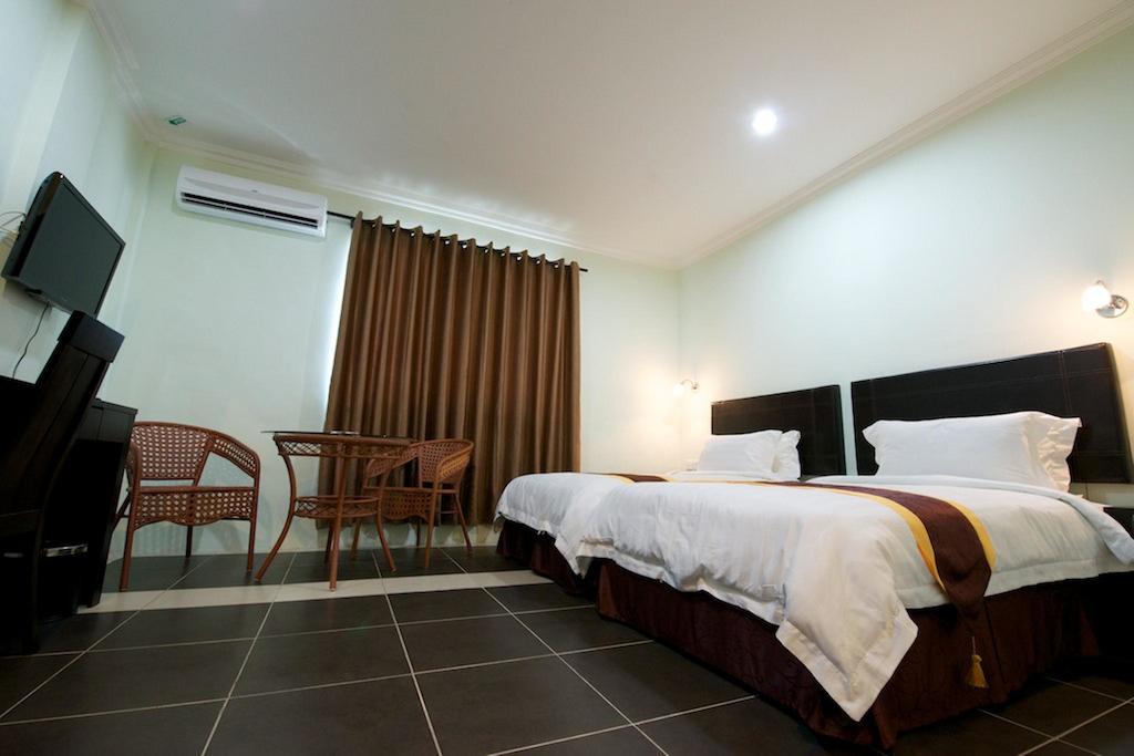 Han Palace Hotel Semporna Room photo